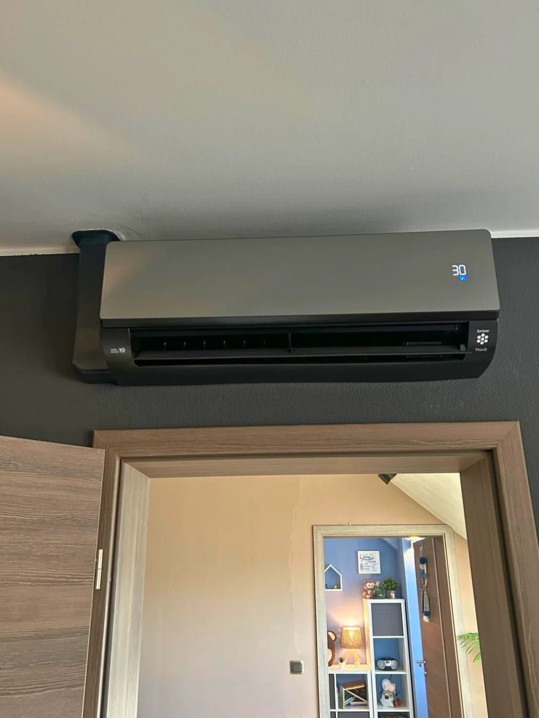 Climatiseur mural intérieur assurant le rafraîchissement d’un espace de vie